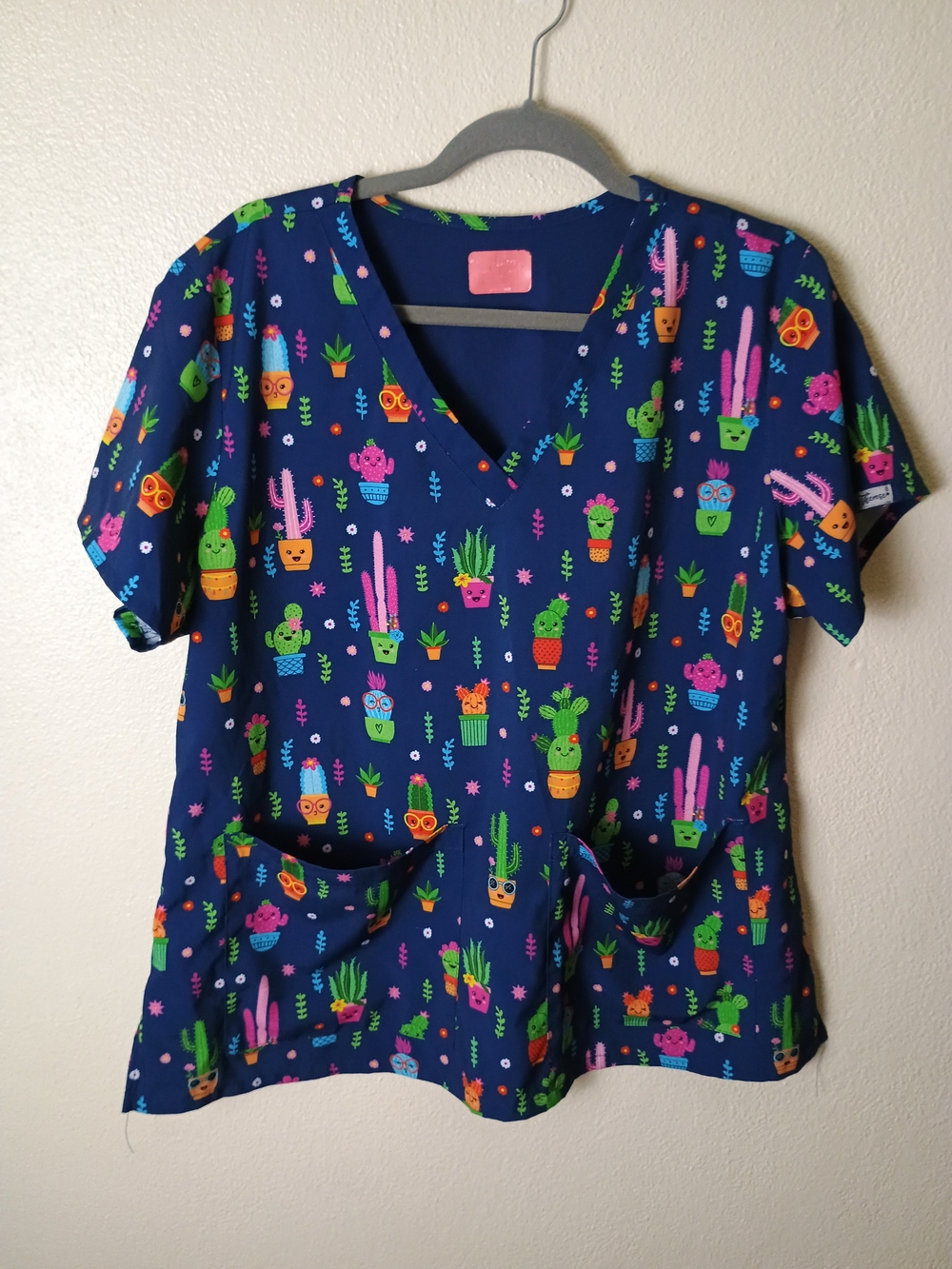 Ava Therese XL V-Neck Navy Cactus Print Scrub Top Front Patch Pockets - Picture 2 of 10
